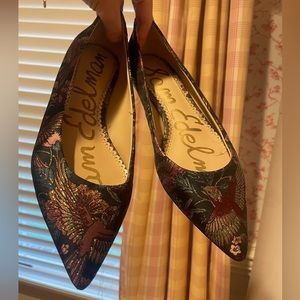 Beautiful pattern w metallics flats never worn, size 6 Sam Edelman